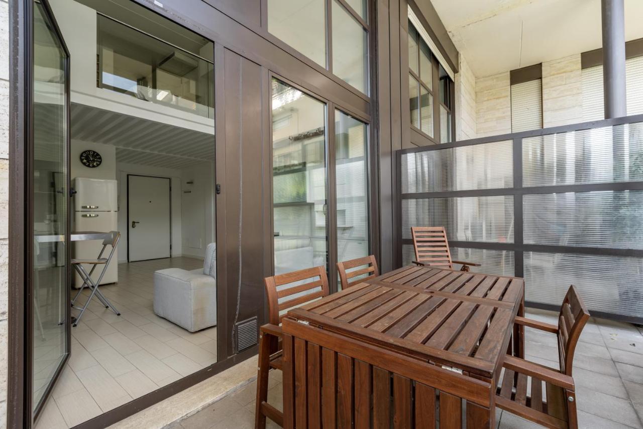 Elegant Loft With Balcony! Lägenhet Milano Exteriör bild
