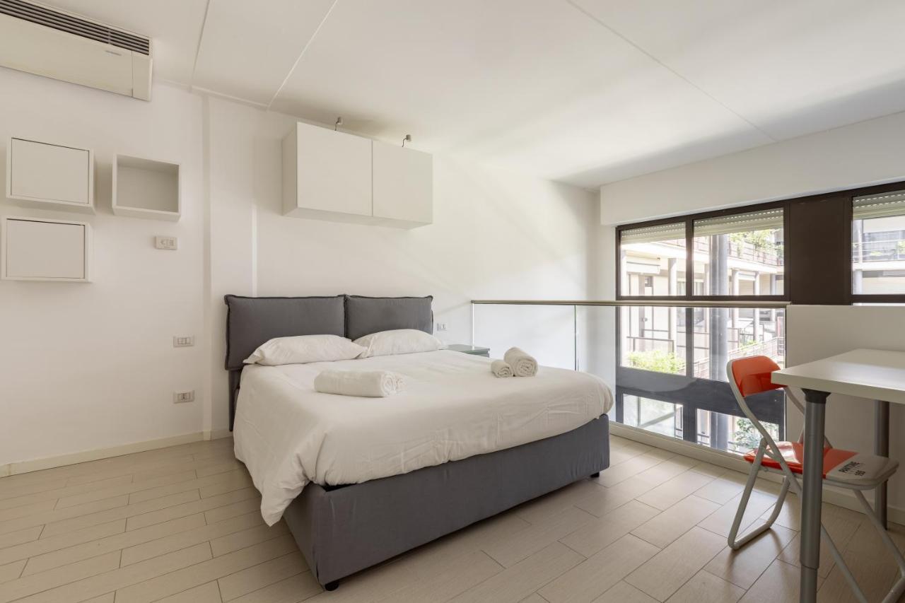 Elegant Loft With Balcony! Lägenhet Milano Exteriör bild