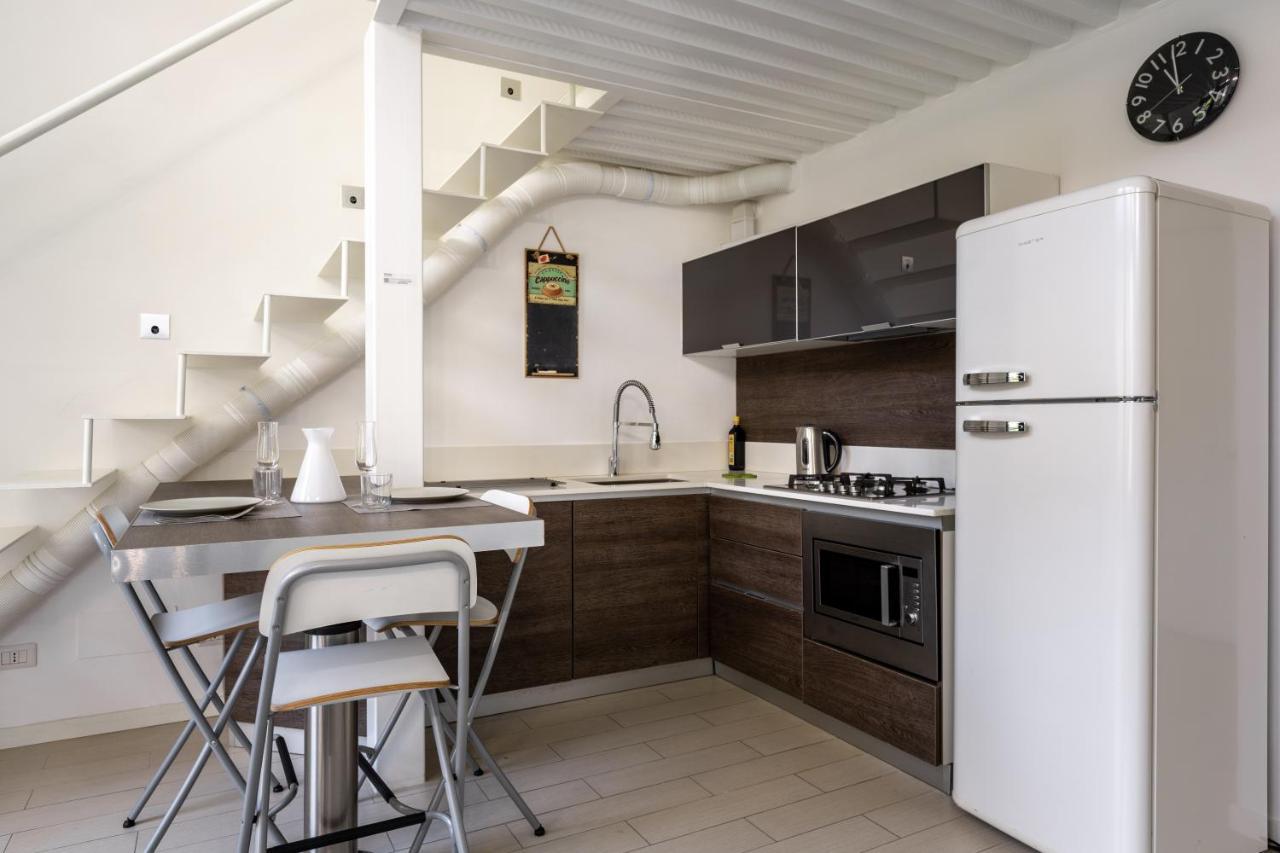 Elegant Loft With Balcony! Lägenhet Milano Exteriör bild