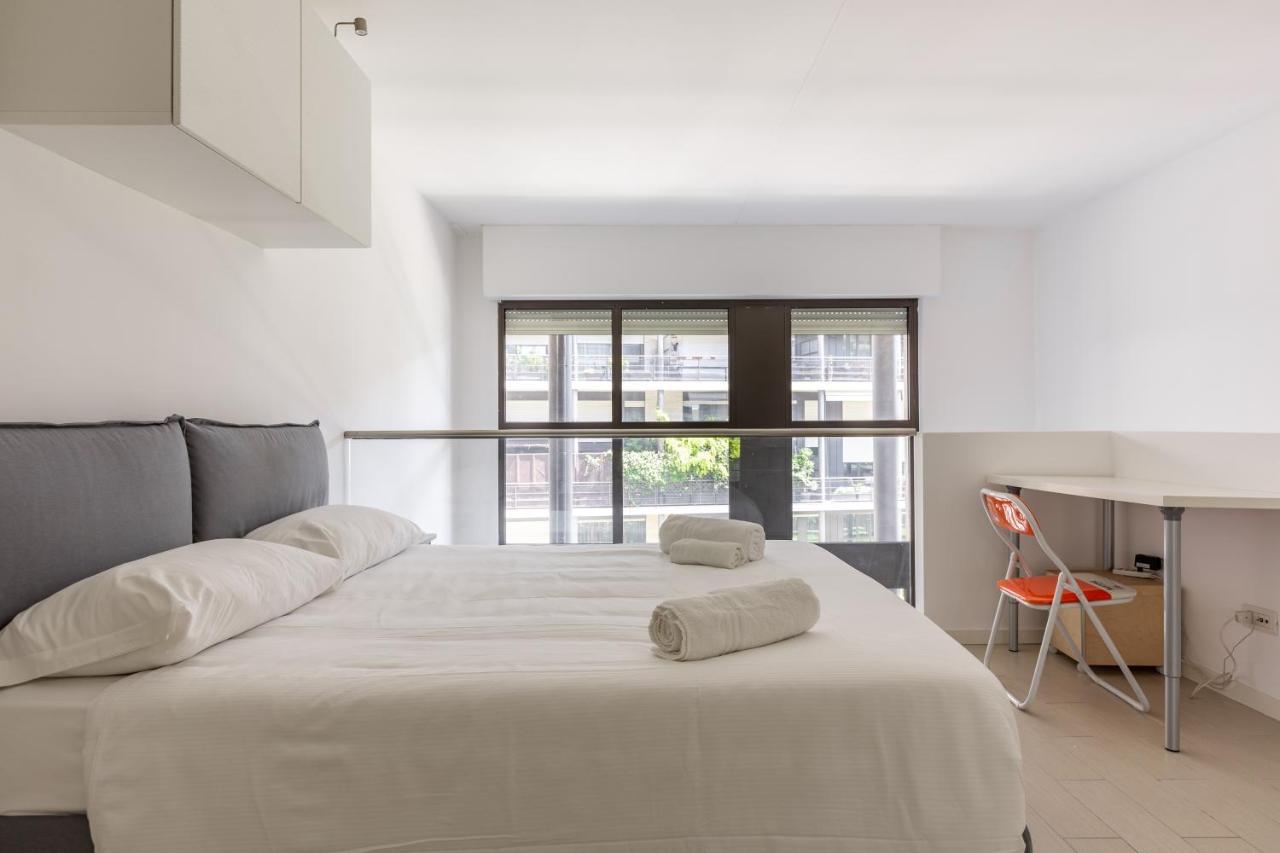 Elegant Loft With Balcony! Lägenhet Milano Exteriör bild