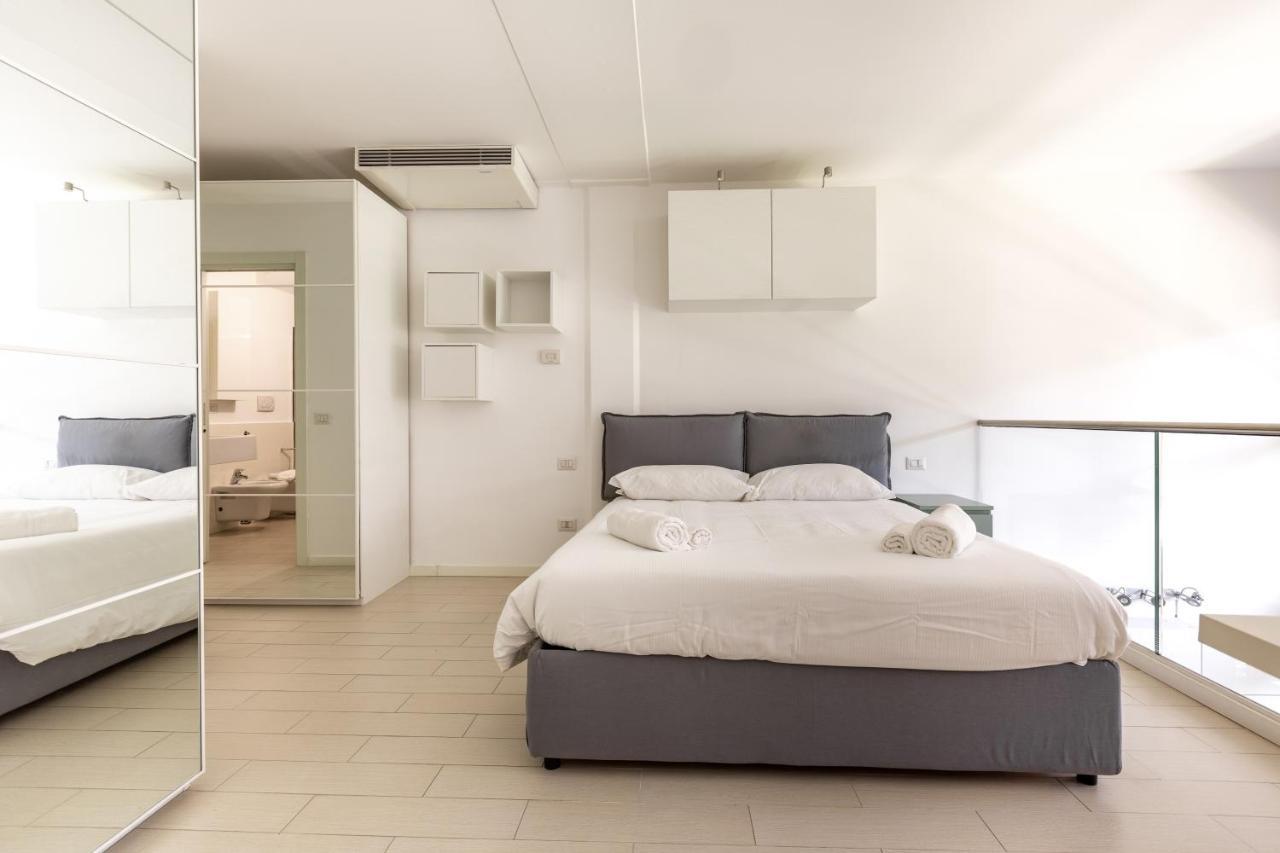 Elegant Loft With Balcony! Lägenhet Milano Exteriör bild