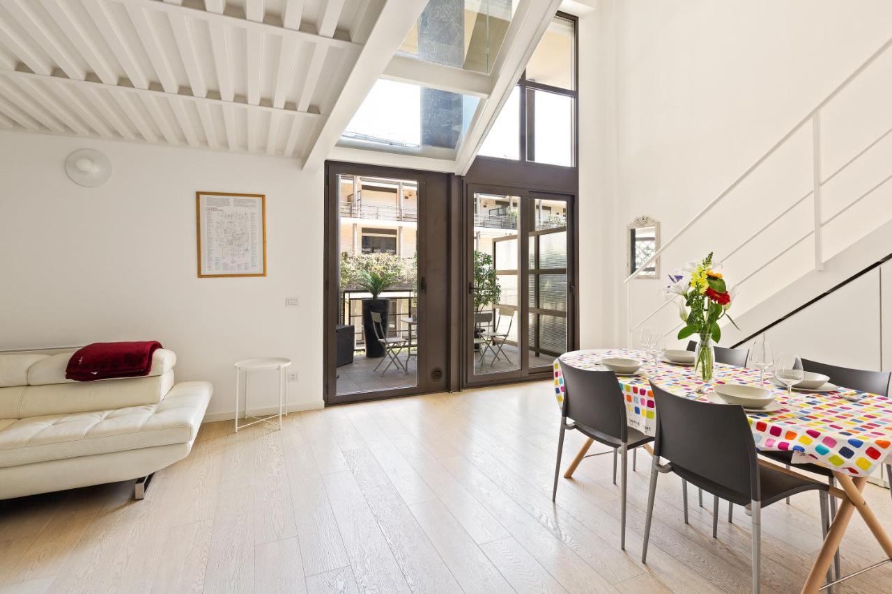 Elegant Loft With Balcony! Lägenhet Milano Exteriör bild