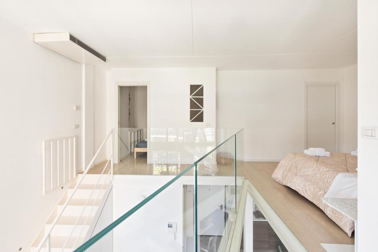 Elegant Loft With Balcony! Lägenhet Milano Exteriör bild