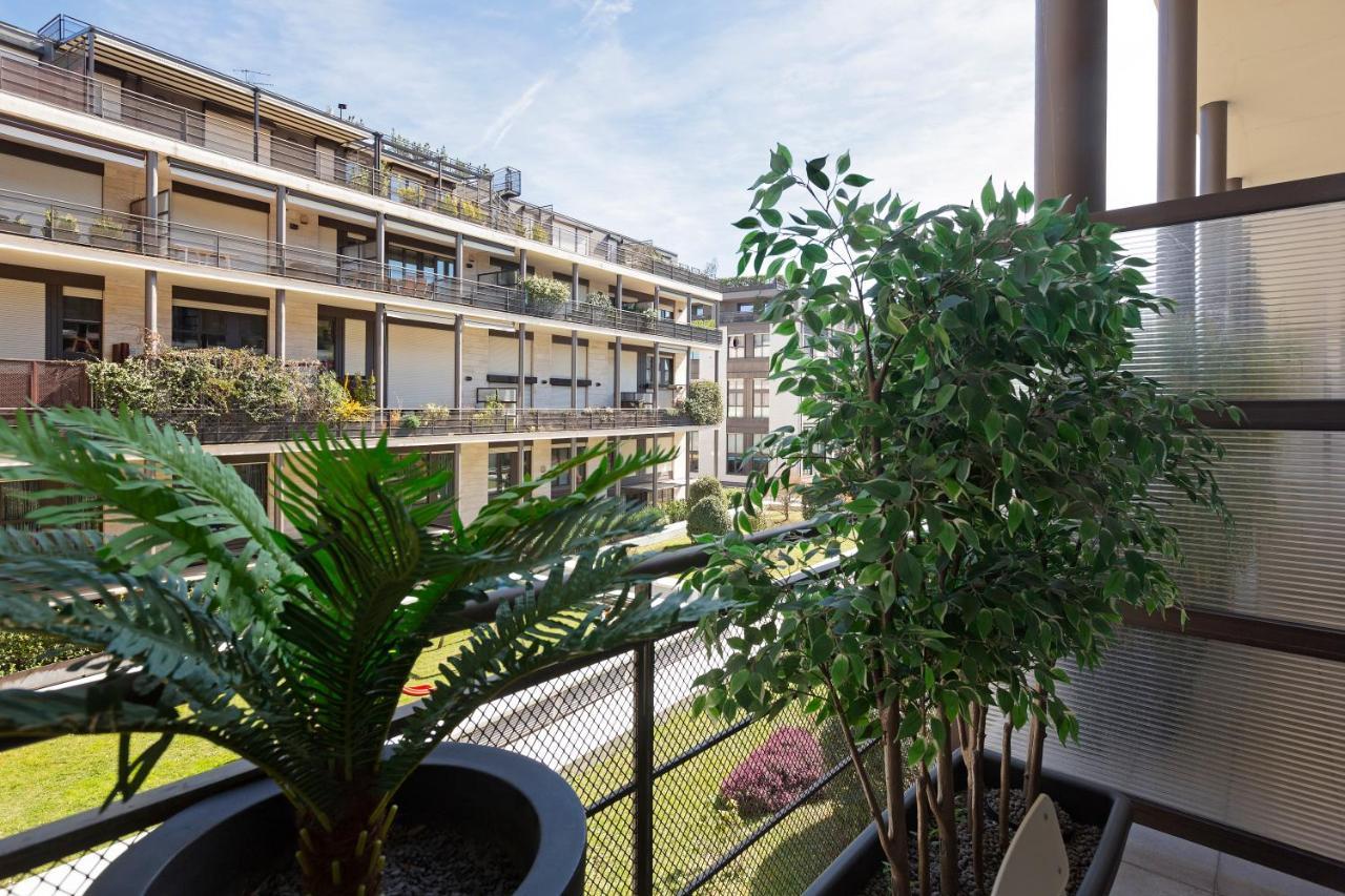 Elegant Loft With Balcony! Lägenhet Milano Exteriör bild