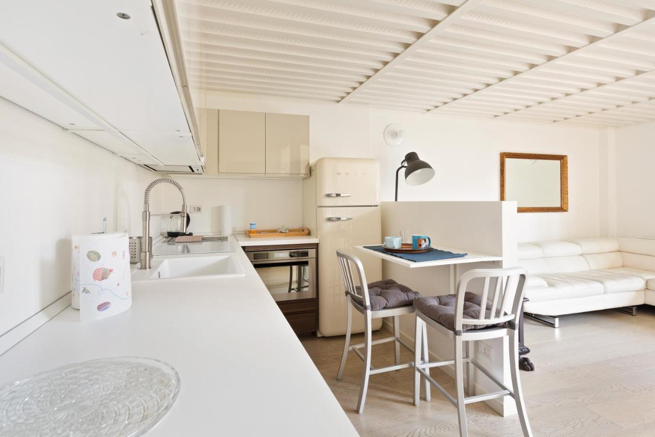 Elegant Loft With Balcony! Lägenhet Milano Exteriör bild